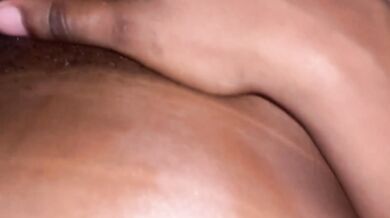 ME MASTURBO CON MI MADRASTRA MIENTRAS VEMOS PORNO