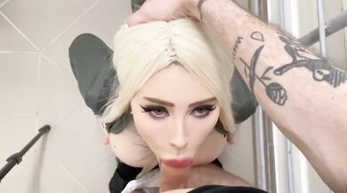 A stranger in the elevator took my dick in her mouth, I fucked her hard