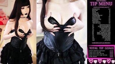 Goth Mommy taking off her stocking for you now！