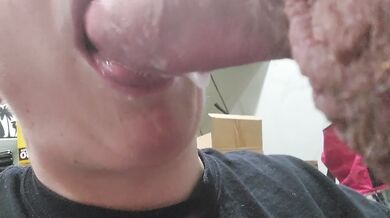 Amazing tongue work by EllieMae Plays during deep throat with CIM