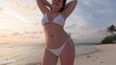 Femdom in Paradise. Outdoor Worship on the Beach