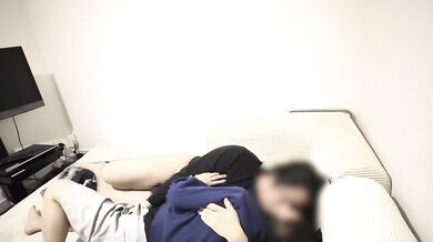 【不倫妻】旦那が不在であることをいいことに、エロい下着で誘ってくる現役モデルの不倫妻