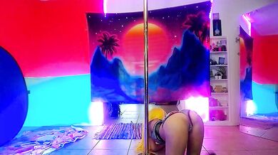 STRiPPER POLE DANCiNG