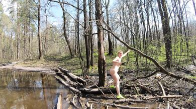 Naked girl crosses a puddle