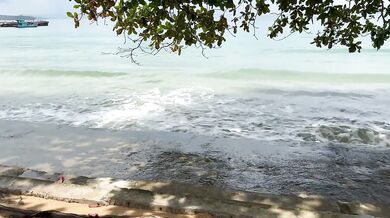 Hot outdoor beach pussy flashing and masturbation in paradise