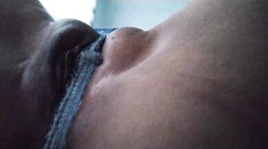 Mi Vagina hinchada recién depilada en el trabajo