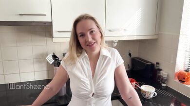 IWantSheena fucks a fan.