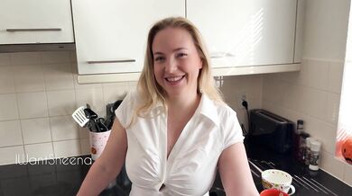IWantSheena fucks a fan.