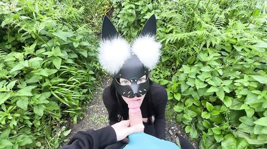 The green-eyed thief took my money and gave me a delicious blowjob with a cumshot.