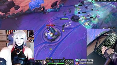 Briar Playing LoL With Her Feet… and it actually worked