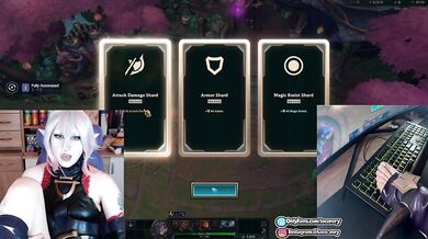 Briar Playing LoL With Her Feet… and it actually worked