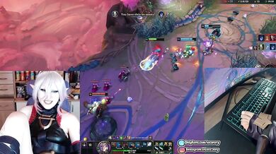 Briar Playing LoL With Her Feet… and it actually worked