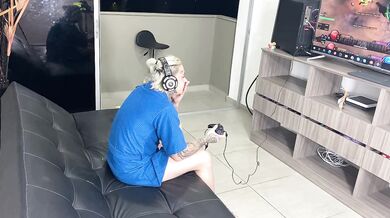 ¡QUIERO FOLLARME BIEN A UNA PUTA LATINA MIENTRAS JUEGO VIDEOJUEGOS! - BLAKEPRODUCTIONS