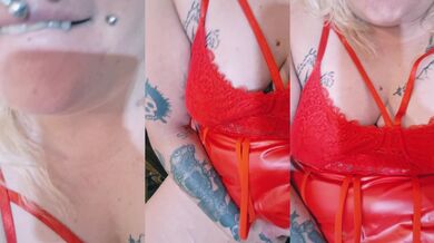 AMATEUR PUNK GIRL KEEPS PHONE CLOSE WHILE CUMMING