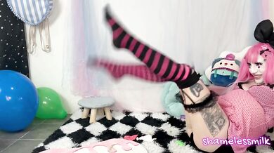 Horny Pregnant Clown MILF Tries Balloon Humping/Popping First Time & LOVES IT!