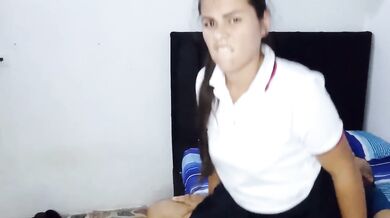 Baile sensual despues de la escuela pone caliente a padrastro pervertido