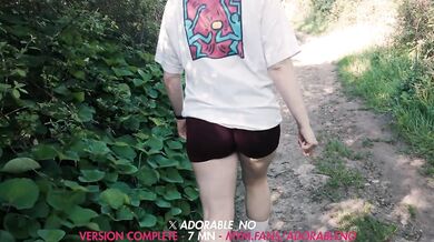 Ballade en bord de mer et exhib de mon cul en legging