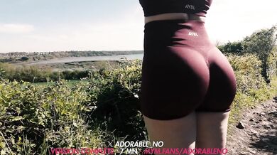 Ballade en bord de mer et exhib de mon cul en legging