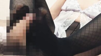 Japanese amateur woman gives a footjob while wearing black tights