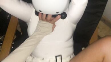 Viviane Martix think she is alone with her new VR glasses
