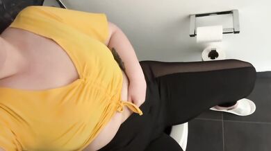 I FILM MYSELF WHILE I MASTURBATING IN PUBLIC BATHROOM