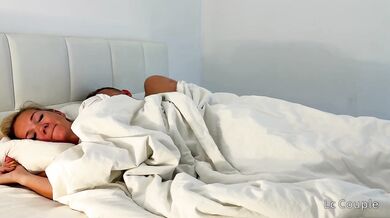 Sticking my dick in my wife’s pussy at dawn – REAL COUPLE MORNING SEX