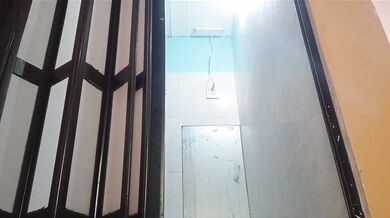 Transmisión en la ducha termina en squirt. Mírame en bragas.