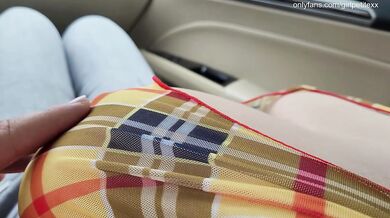 Perfect Big Tits Play in the Car