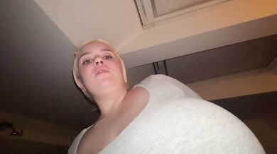 Big Tits Stepsis made me Blowjob Suprise under the blanket