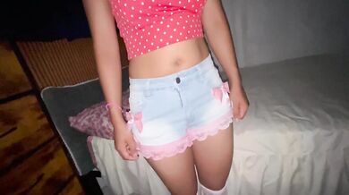 ¡Quién la viera! Parece muy tímida, pero le gusta el anal. Mexicana de 18 amateur - parte 1