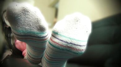 FEET SWEAT DRIPS ACROSS KNEECAPS, DIRTY SOCKS