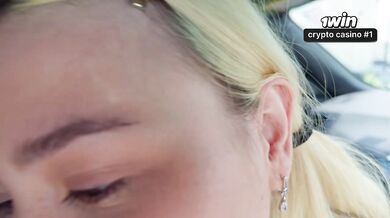 Little slut decided to show her pussy in the car and was fucked in the street