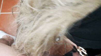 Amateur wife surrenders in deepthroat blowjob