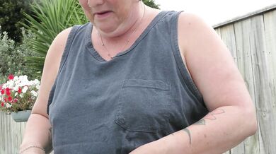 Trashy MILF Cara squirts and pisses in the spa pool at the same time