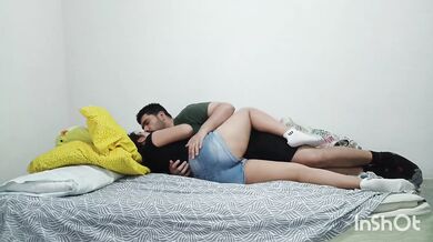 Me cojo a mi compañera del trabajo antes de que llegue mi esposa video real casero