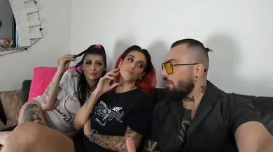 La prima volta della tettona con la figa pelosa