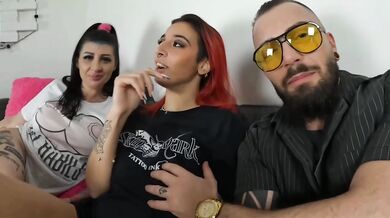 La prima volta della tettona con la figa pelosa