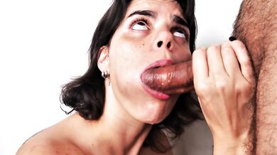 Wet, messy, sloppy! Obedient MILF loves cum in mouth