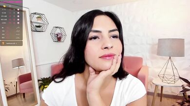 NaughtySaray's Jiggly Bubble Butt Oiled Up – Colombian BBW Squirts Easy for Your Hard Cock