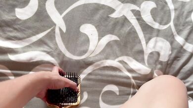 I'm masturbating in a risky way with my hairbrush and the bungalow door wide open