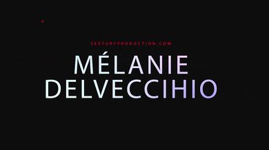 Mélanie Delvecchio, femme séduisante, se fait baiser par une bitte noire