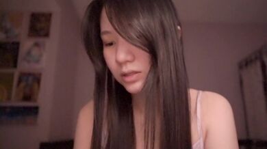 Weird Feet Stuff - John 12 - Cute Asian Girl ASMR