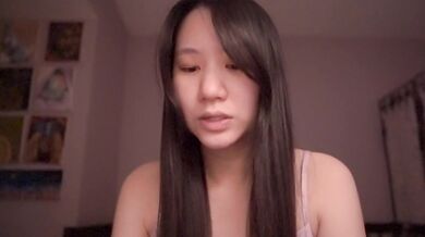Weird Feet Stuff - John 12 - Cute Asian Girl ASMR