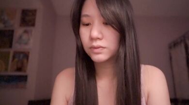 Weird Feet Stuff - John 12 - Cute Asian Girl ASMR