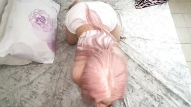 Mi hijastra embarazada me deja follarla hasta correrme adentro