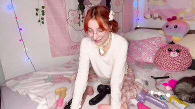 PUSSYPLAY AND STRETCHING ASSHOLE FOR STEPDADDY