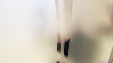She invited him under the Shower to Suck him and get a Facial