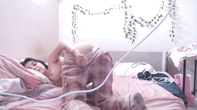 U PEEKING VIDEO CALL OLDER STEPSISTER