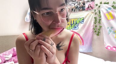 FUCK MY PUSSY IN CONVERS