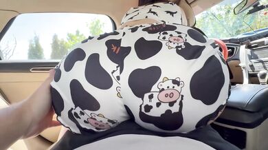 My Big Ass in Cute Pajama Made Stranger Cum on Self in the Car